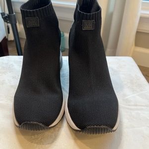 MICHAEL KORS Women's Skyler Wedge Bootie Sock Sneakers Black 7.0 M